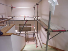 階段室吹き抜けのクロス工事 合同会社テン リフォーム